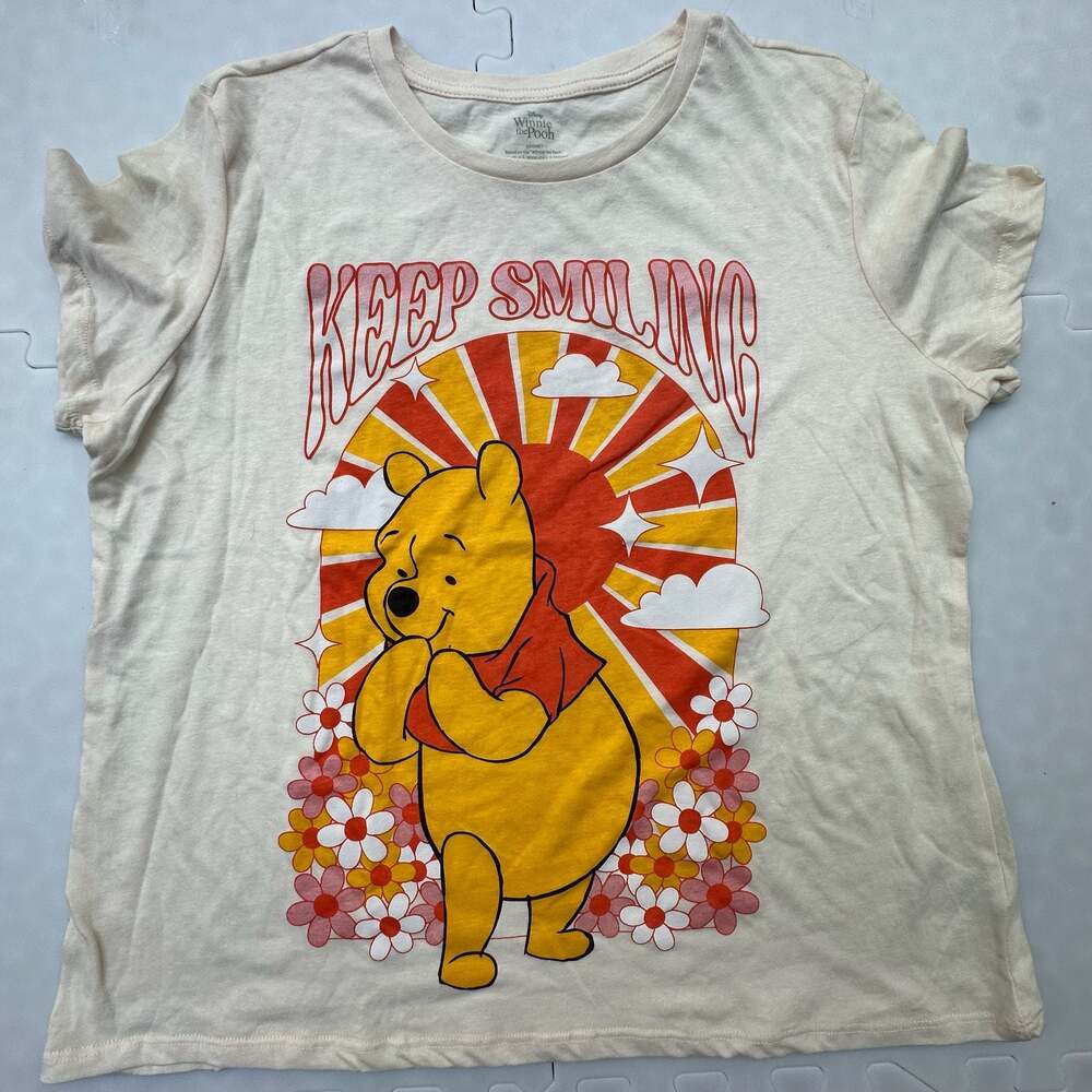 Disney Winnie the Pooh 'Keep Smiling' Retro Graphic T-Shirt XL
